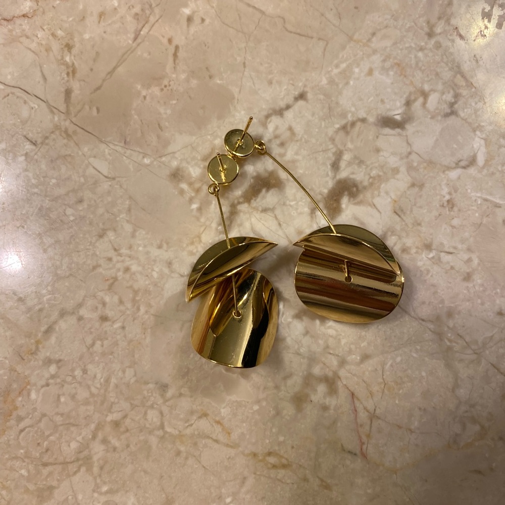 earring - Picture 2 of 3